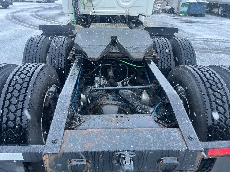 2019 Freightliner Cascadia - image 6