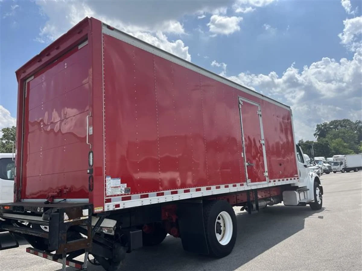 2016 Freightliner M2 106 - image 4