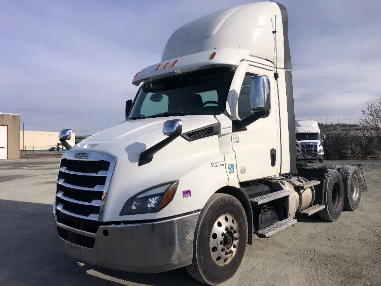 2021 Freightliner Cascadia - image 3
