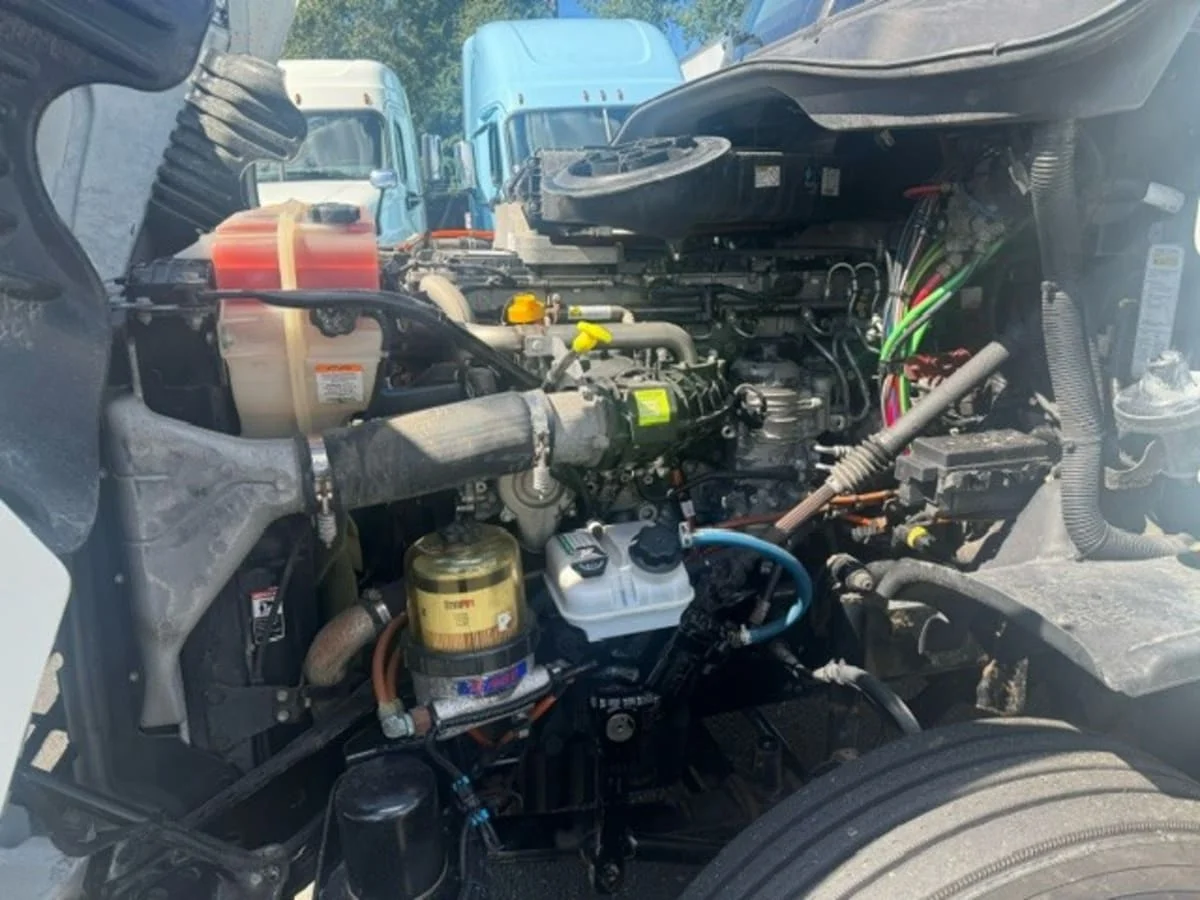 2017 Freightliner Cascadia - image 7