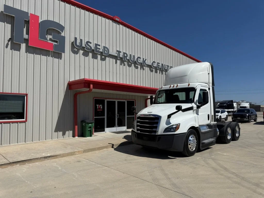 2021 Freightliner Cascadia - image 1