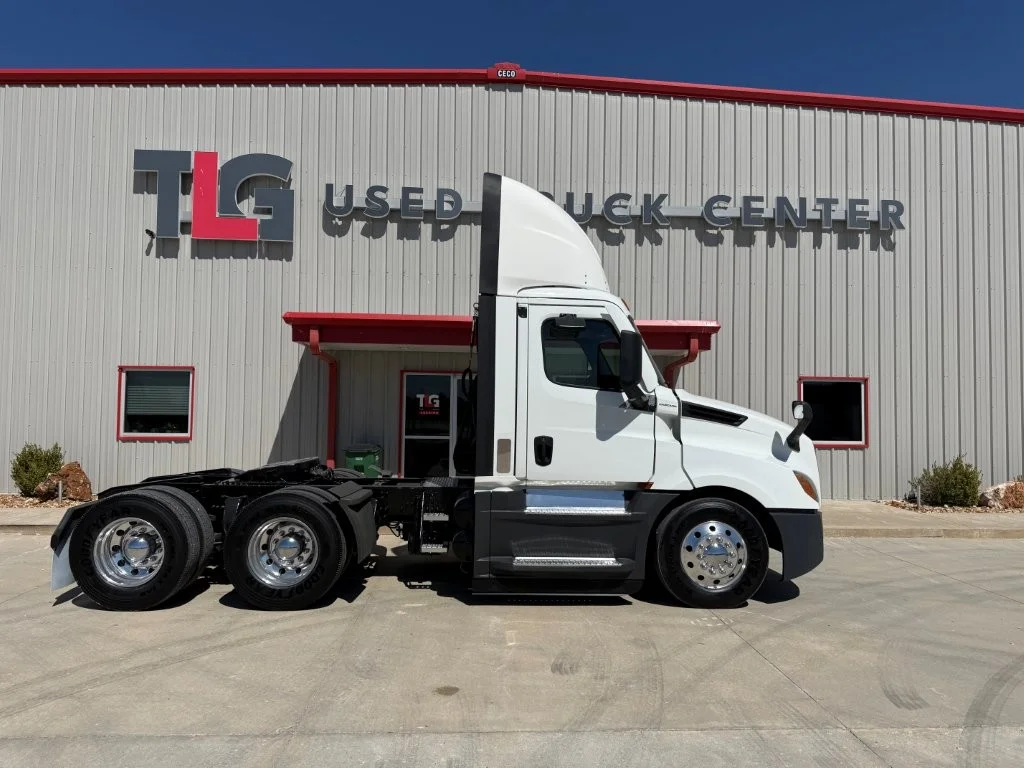 2021 Freightliner Cascadia - image 8