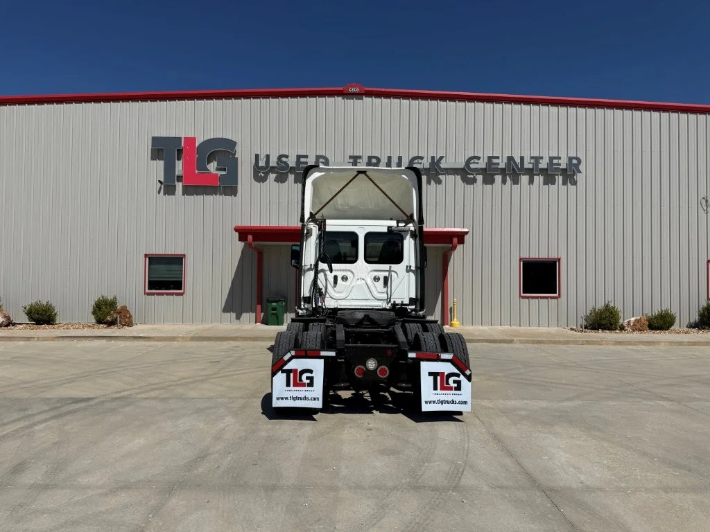 2021 Freightliner Cascadia - image 7