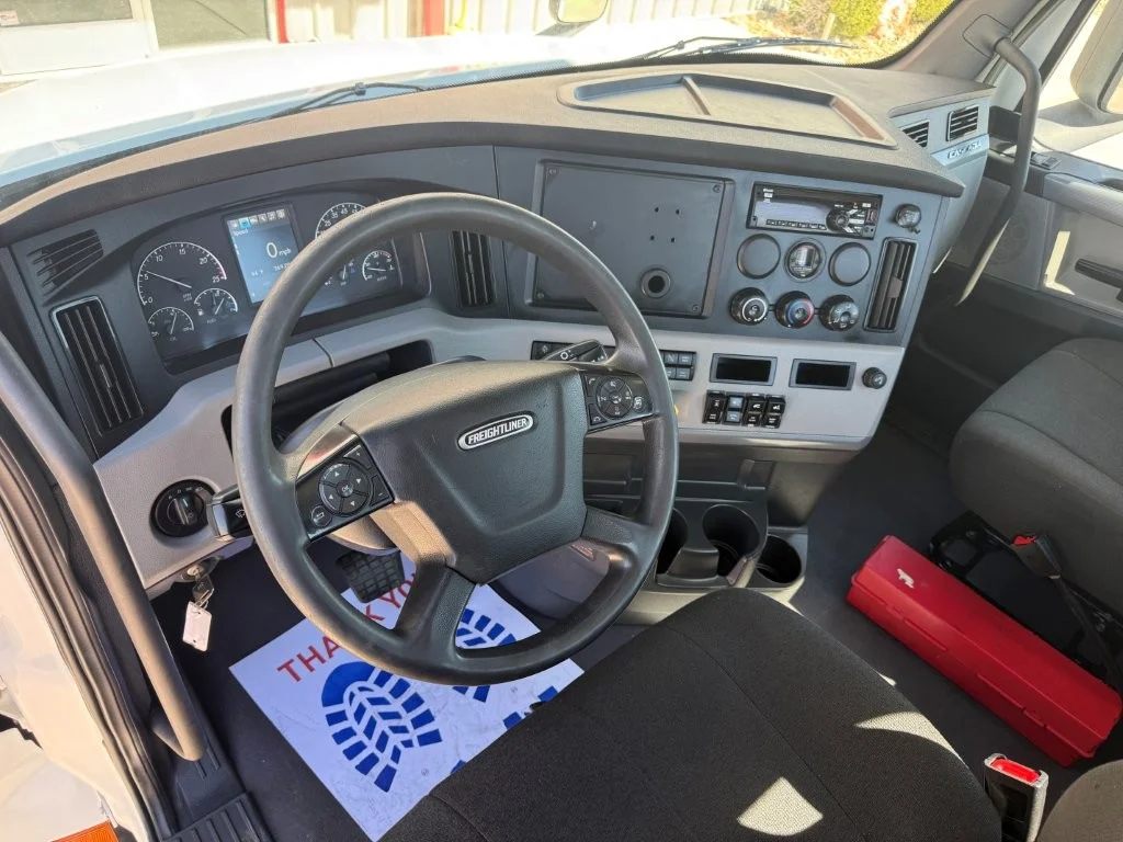 2021 Freightliner Cascadia - image 10