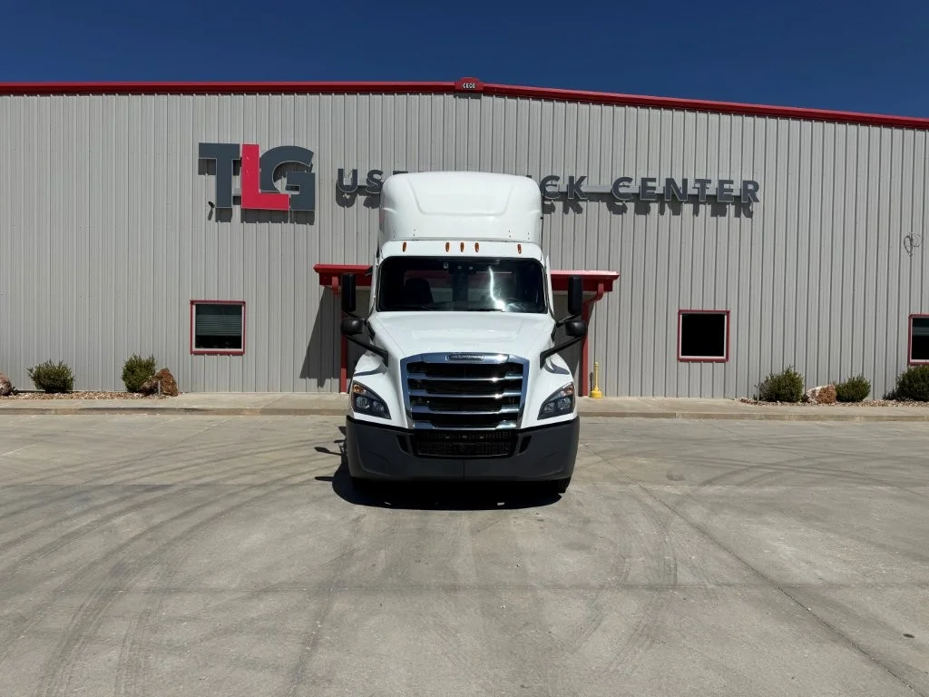 2021 Freightliner Cascadia - image 3