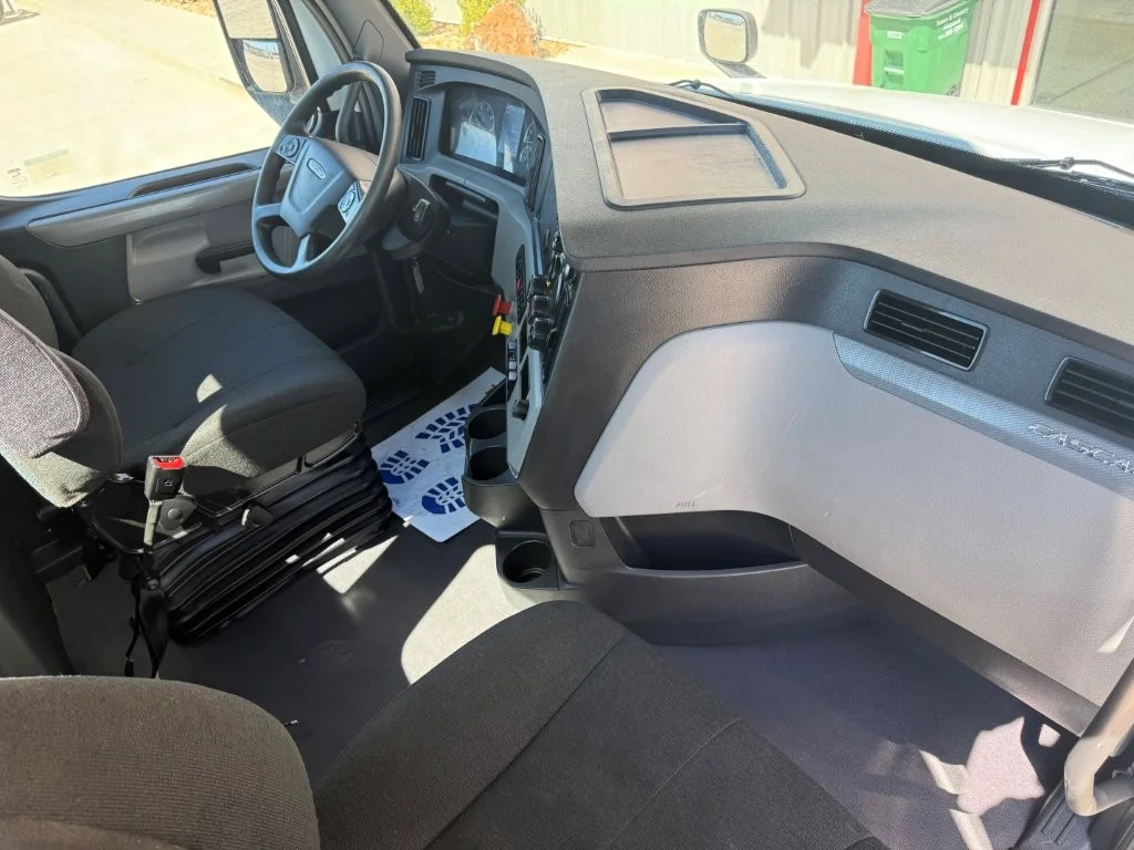 2021 Freightliner Cascadia - image 11