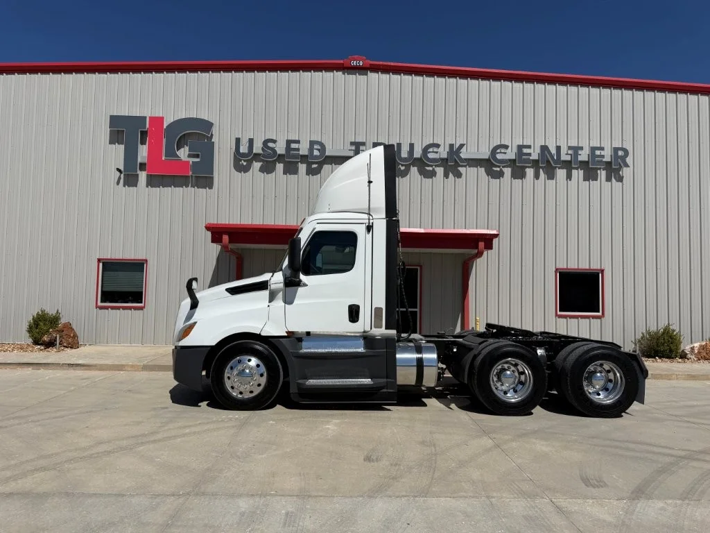 2021 Freightliner Cascadia - image 2