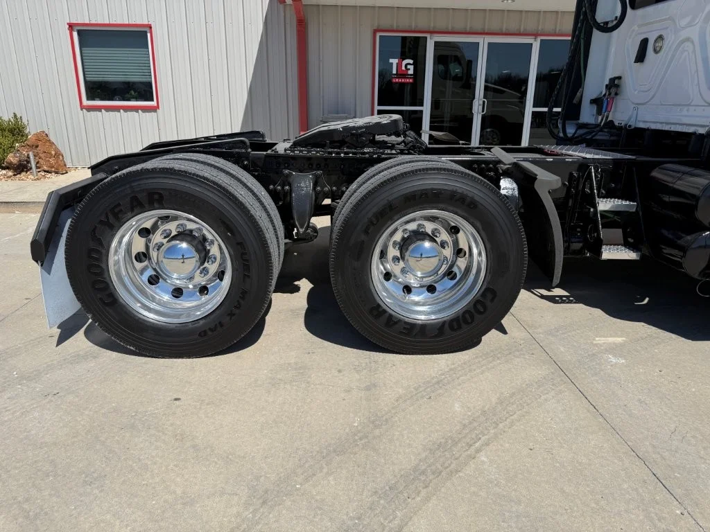 2021 Freightliner Cascadia - image 12