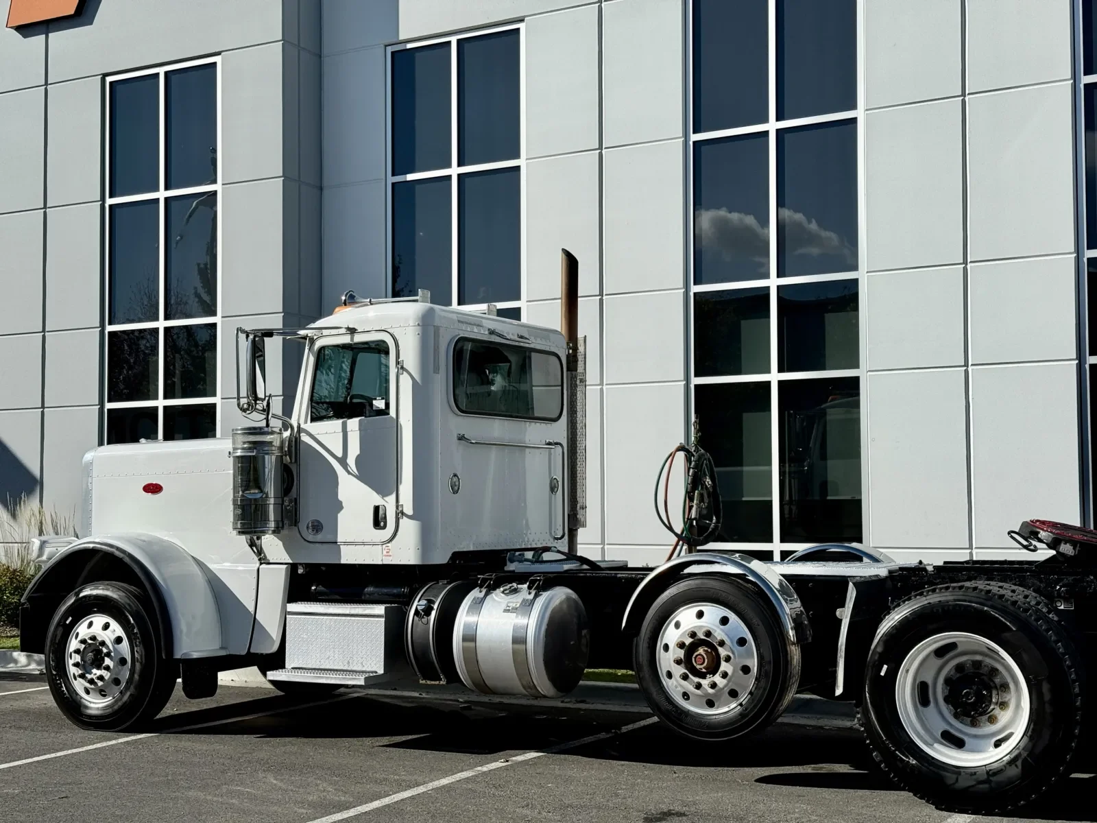 2020 Peterbilt 389 - image 8
