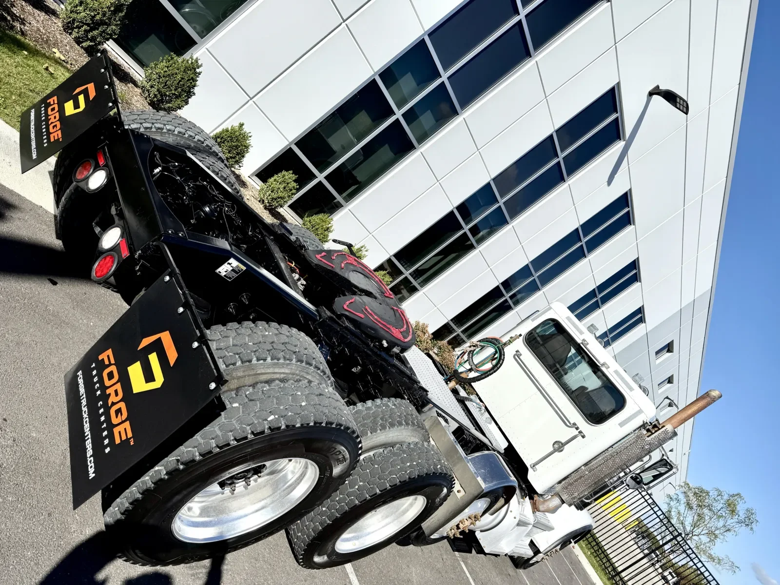 2020 Peterbilt 389 - image 11