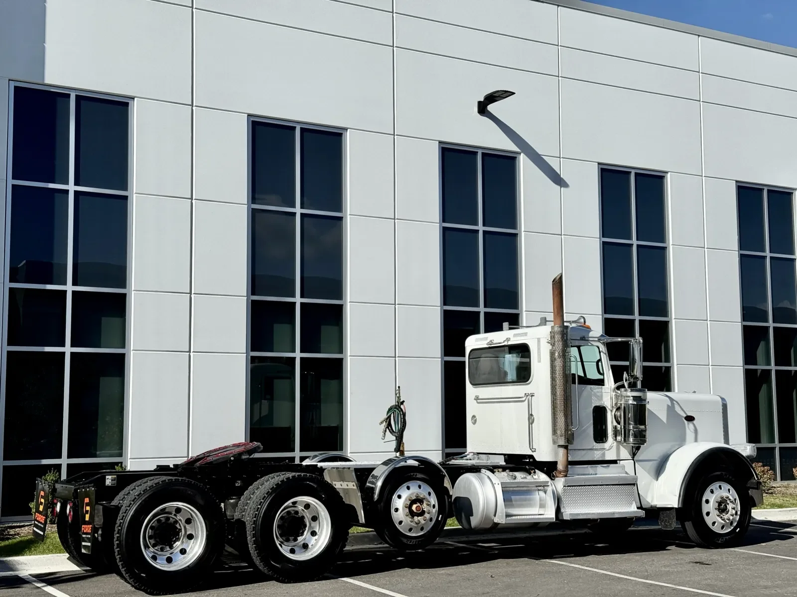 2020 Peterbilt 389 in New Lenox, IL — photo 5