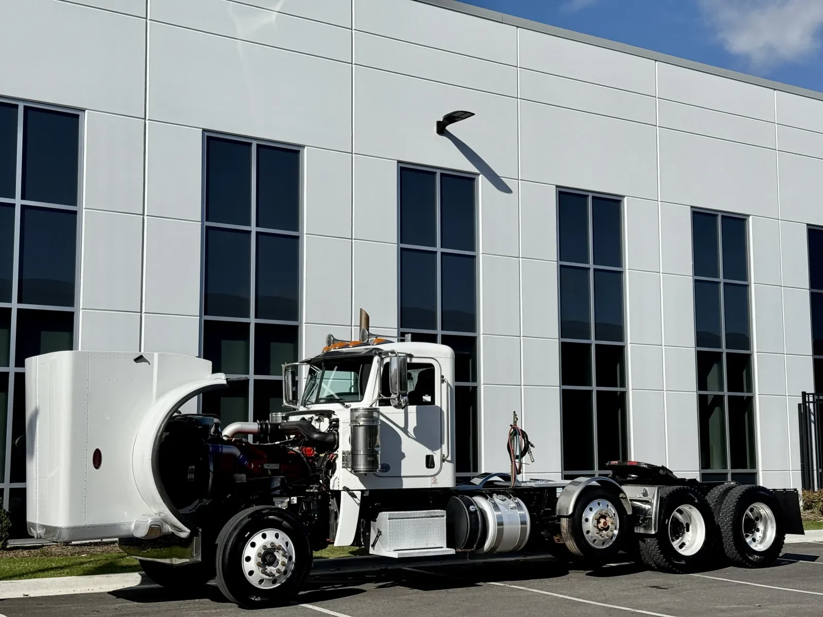 2020 Peterbilt 389 in New Lenox, IL — photo 10