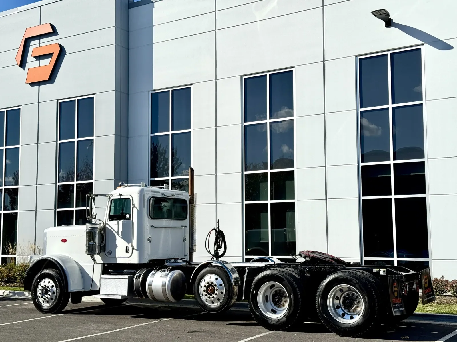 2020 Peterbilt 389 - image 6