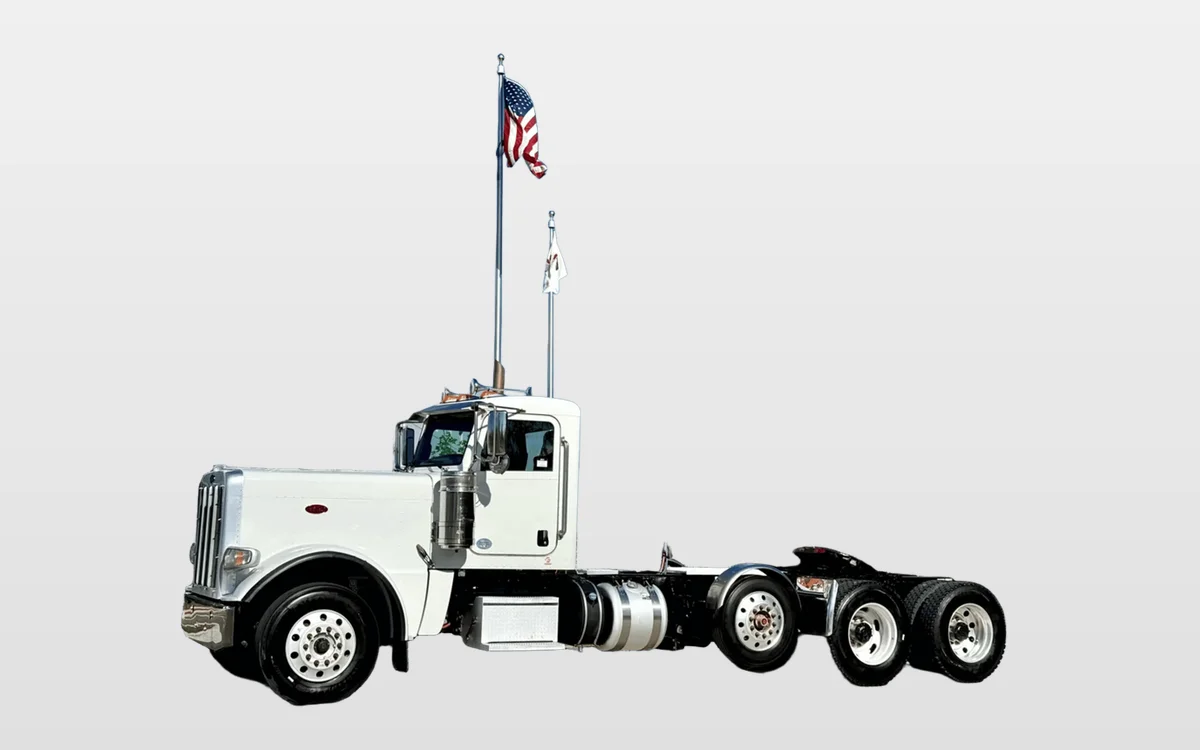 2020 Peterbilt 389 - image 1