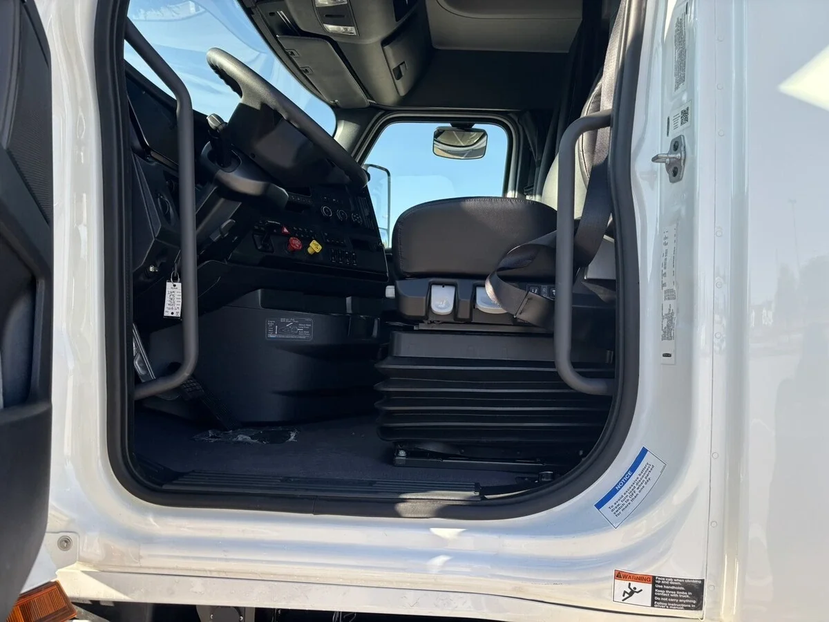 2026 Freightliner Cascadia - image 24