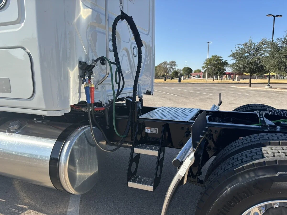 2026 Freightliner Cascadia - image 13