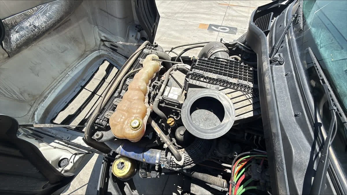 2022 Freightliner Cascadia in Fontana, CA — photo 9
