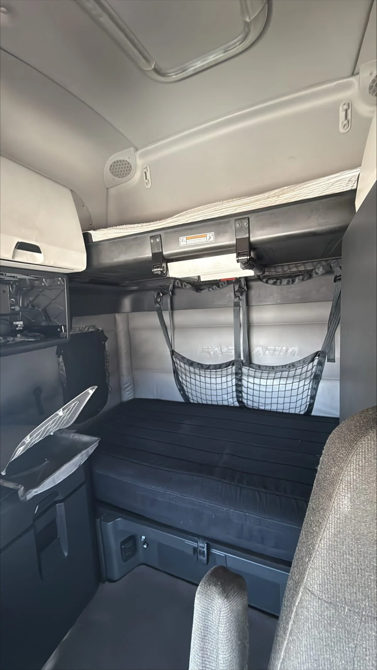 2022 Freightliner Cascadia in Fontana, CA — photo 8