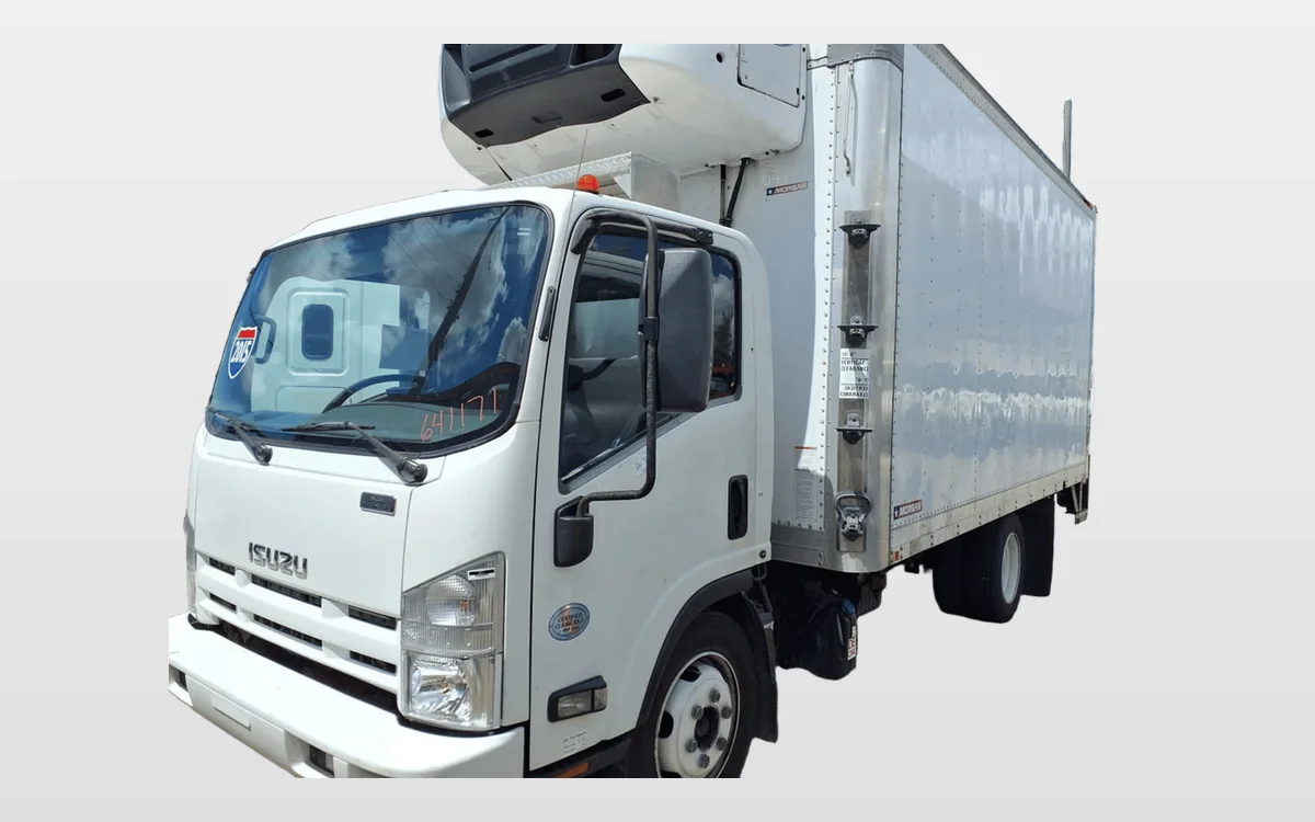 2015 Isuzu NQR - image 1