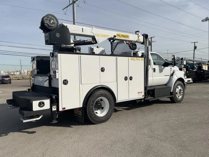 2027 Ford F-750 — photo 5