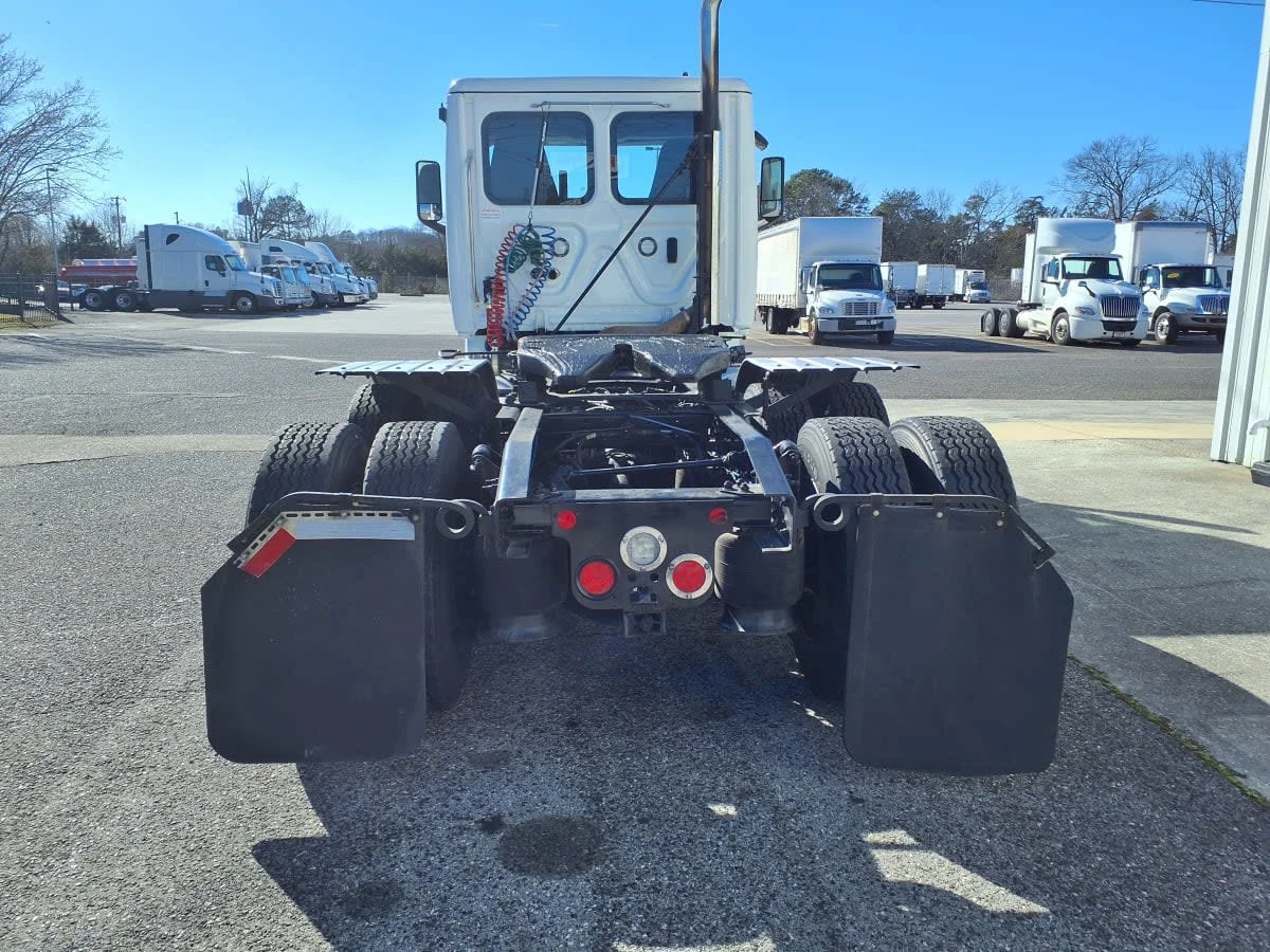 2021 Freightliner Cascadia - image 5