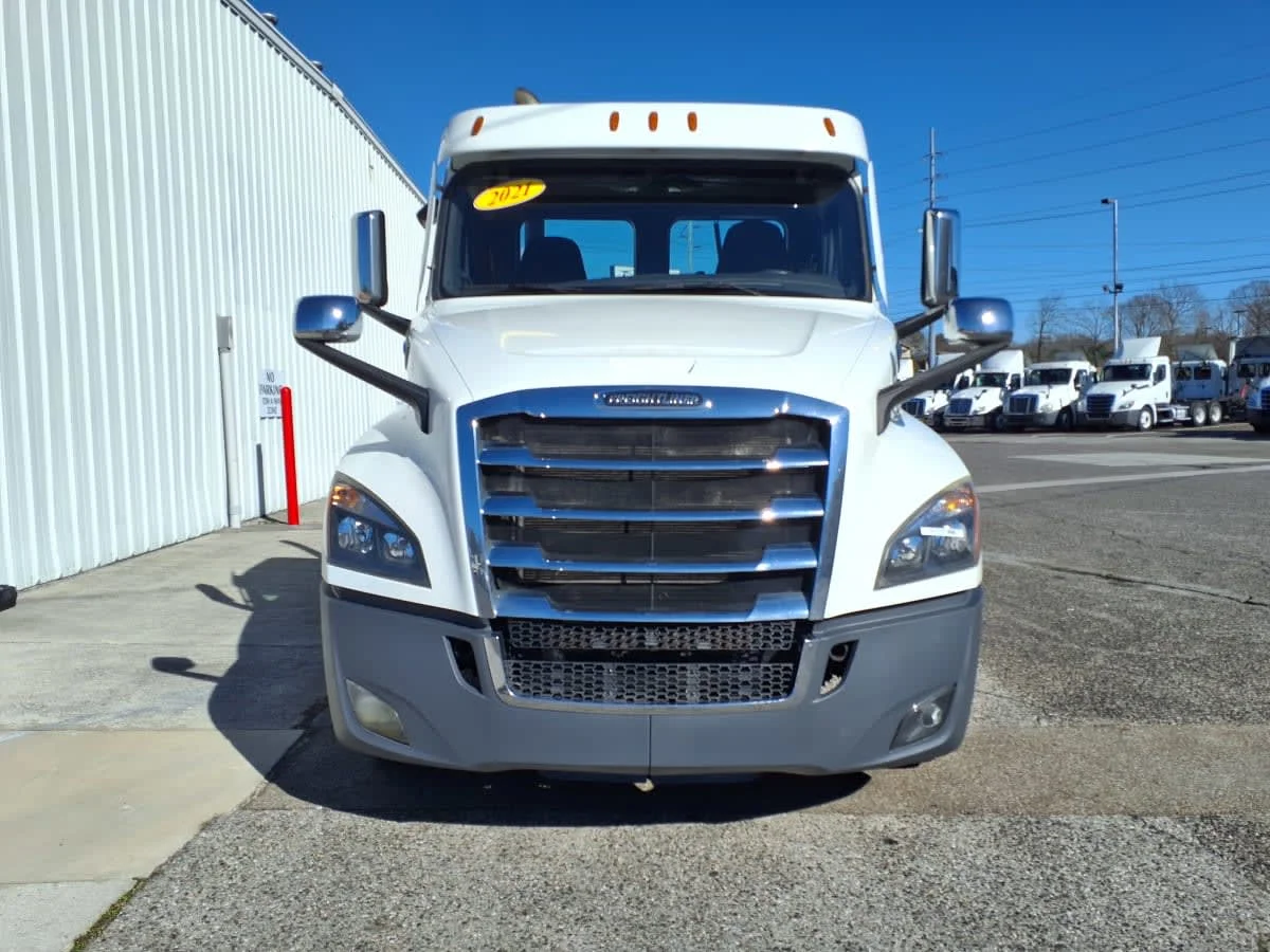 2021 Freightliner Cascadia - image 2
