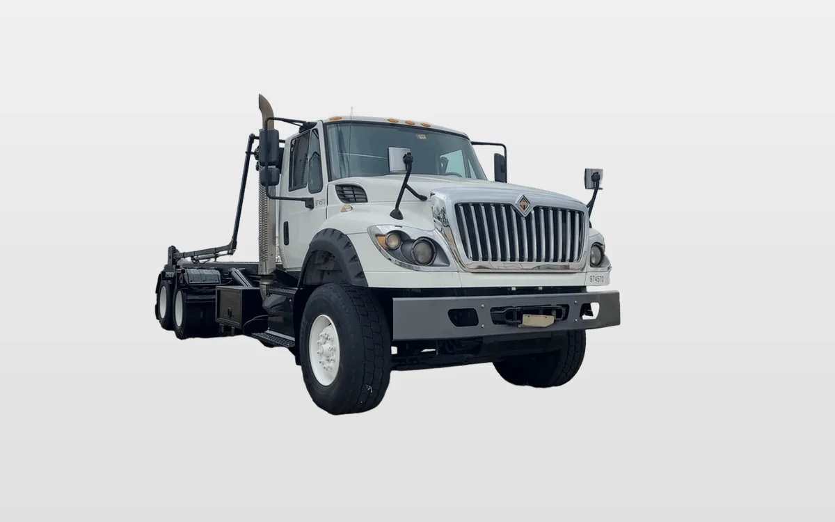 2017 International - image 1