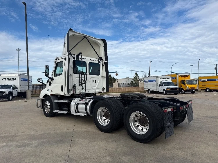 2021 Freightliner Cascadia - image 5