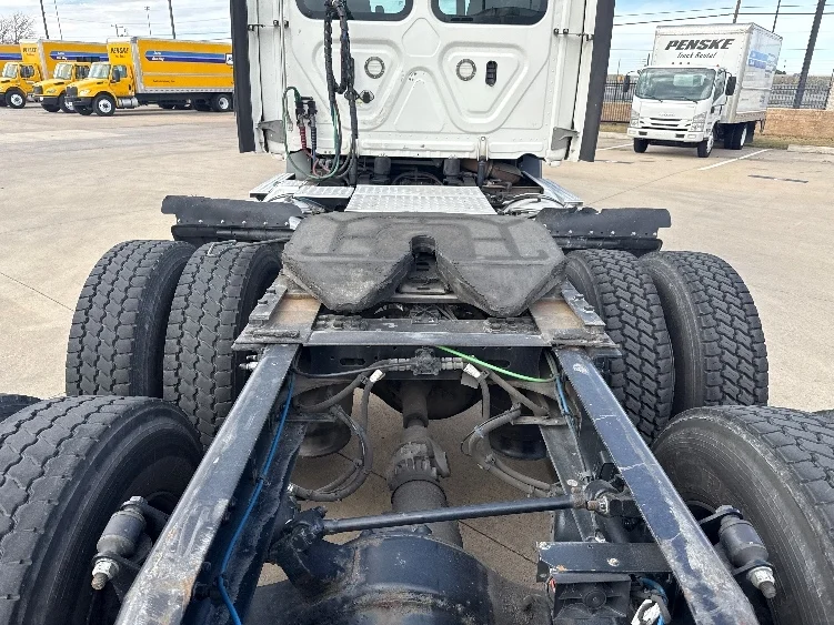 2021 Freightliner Cascadia - image 6