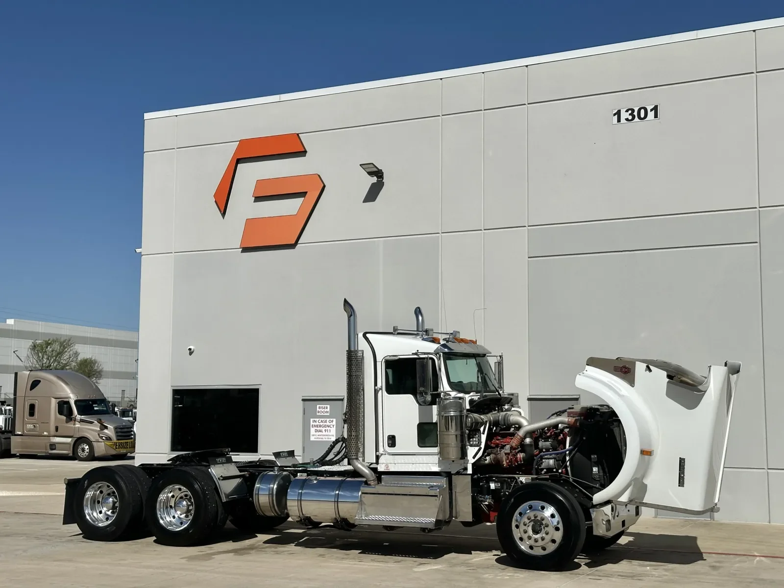 2019 Kenworth W900 - image 9