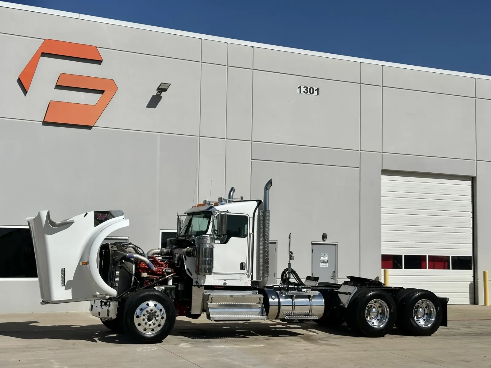 2019 Kenworth W900 - image 10