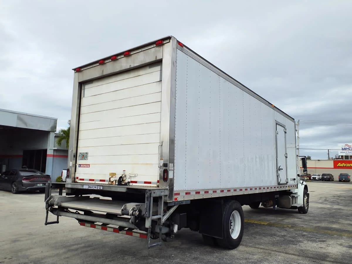 2019 Freightliner M2 106 in Miami, FL — photo 4