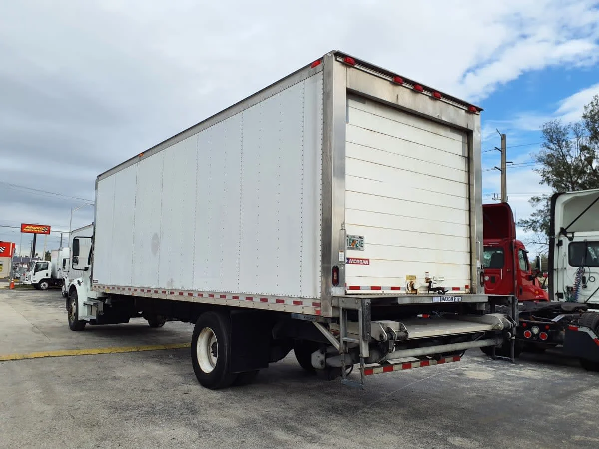 2019 Freightliner M2 106 in Miami, FL — photo 6