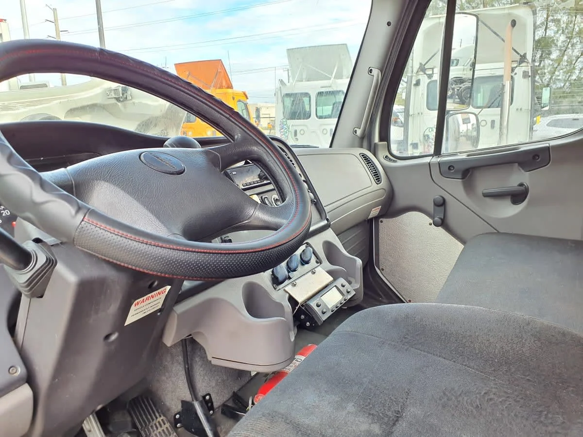 2019 Freightliner M2 106 in Miami, FL — photo 8