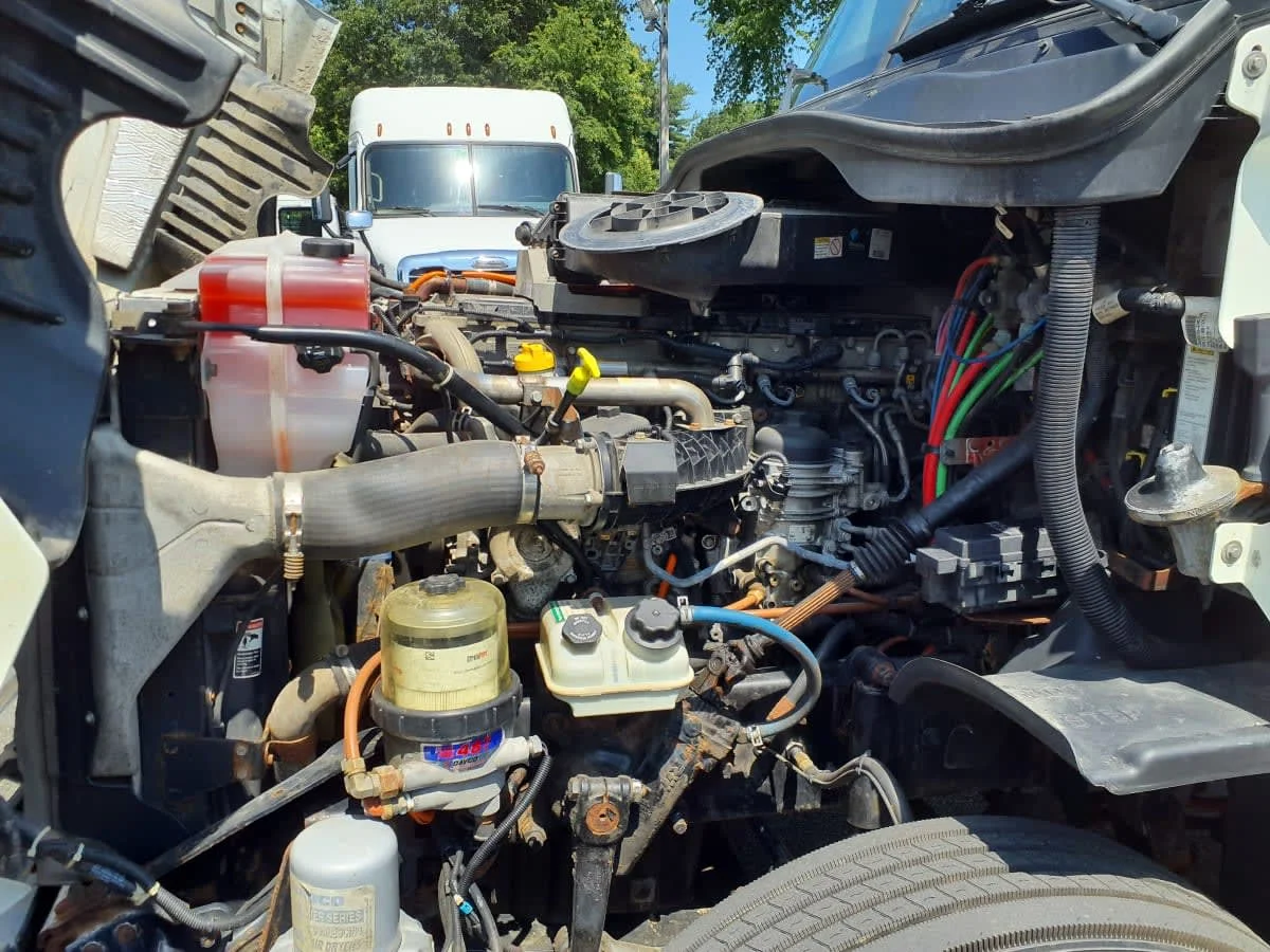 2018 Freightliner Cascadia - image 8