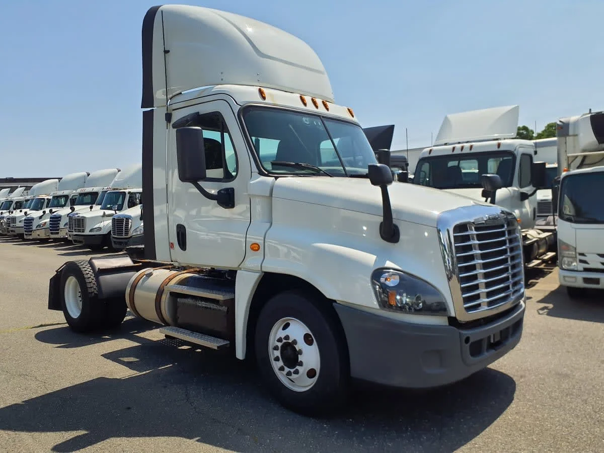 2018 Freightliner Cascadia in Springfield, MA — photo 3