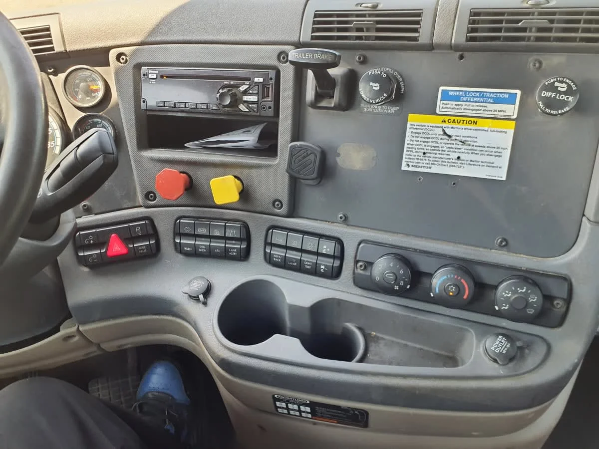 2018 Freightliner Cascadia - image 7