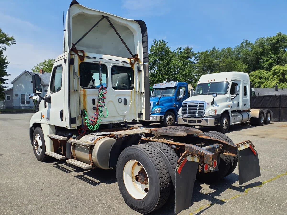 2018 Freightliner Cascadia in Springfield, MA — photo 6