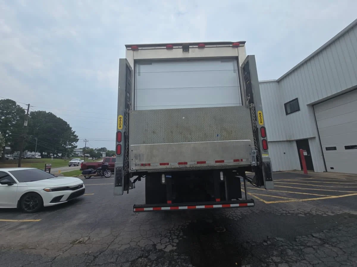 2019 Freightliner M2 106 in Doraville, GA — photo 5