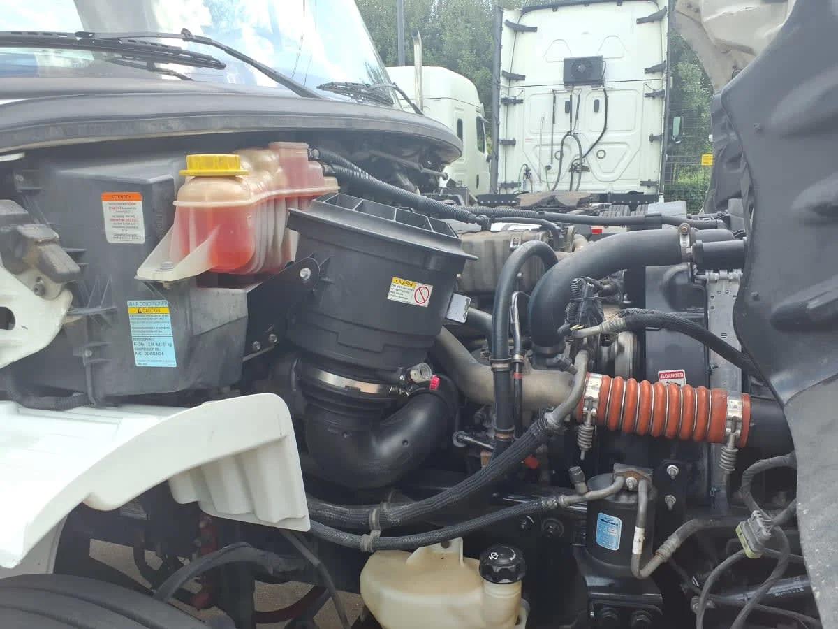 2019 Freightliner M2 106 in Houston, TX — photo 11
