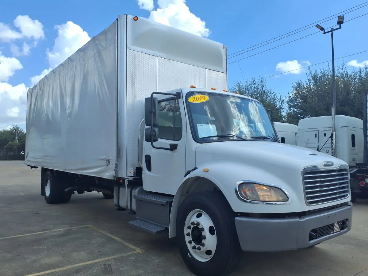 2019 Freightliner M2 106 in Houston, TX — photo 3