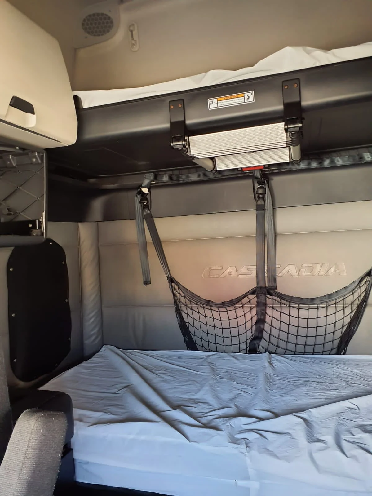 2022 Freightliner Cascadia in Miami, FL — photo 8
