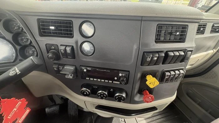 2022 Peterbilt 567 — photo 12