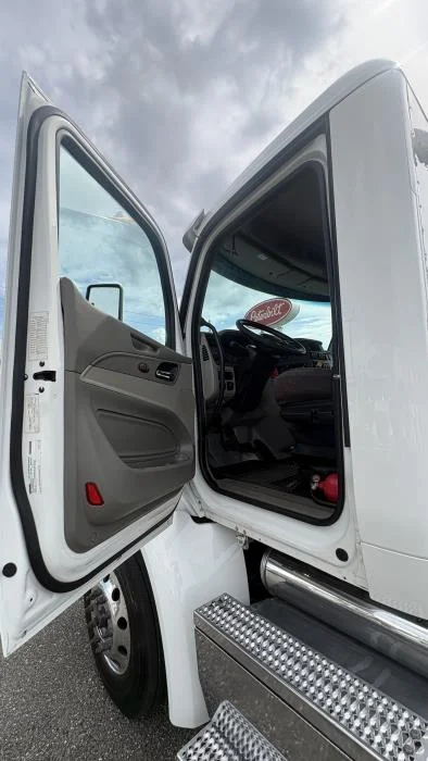 2022 Peterbilt 567 — photo 10