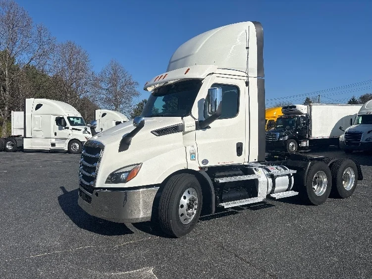 2021 Freightliner Cascadia in Concord, NC — photo 3