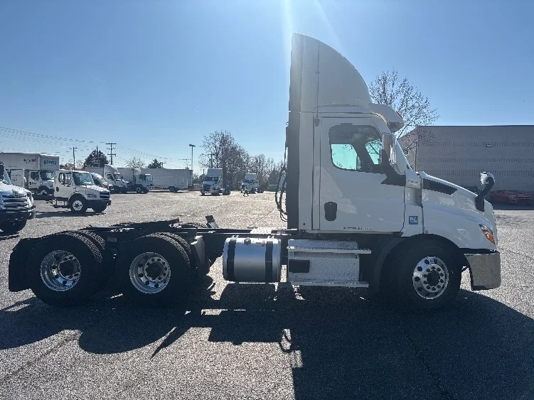 2021 Freightliner Cascadia in Concord, NC — photo 8