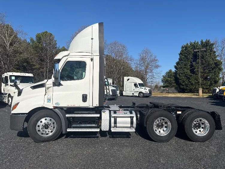 2021 Freightliner Cascadia in Concord, NC — photo 4