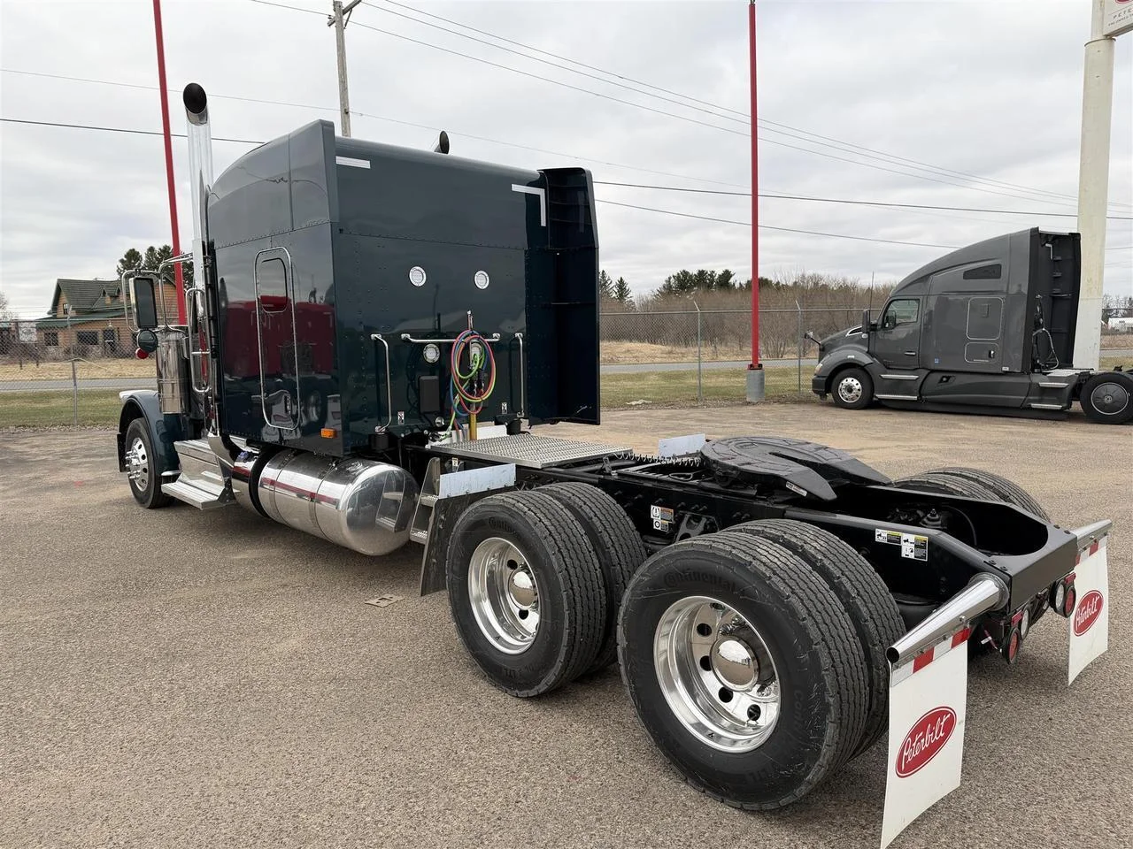 2027 Peterbilt 589 in Eau Claire, WI — photo 2