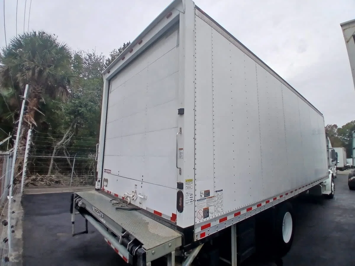 2019 Freightliner M2 106 - image 4