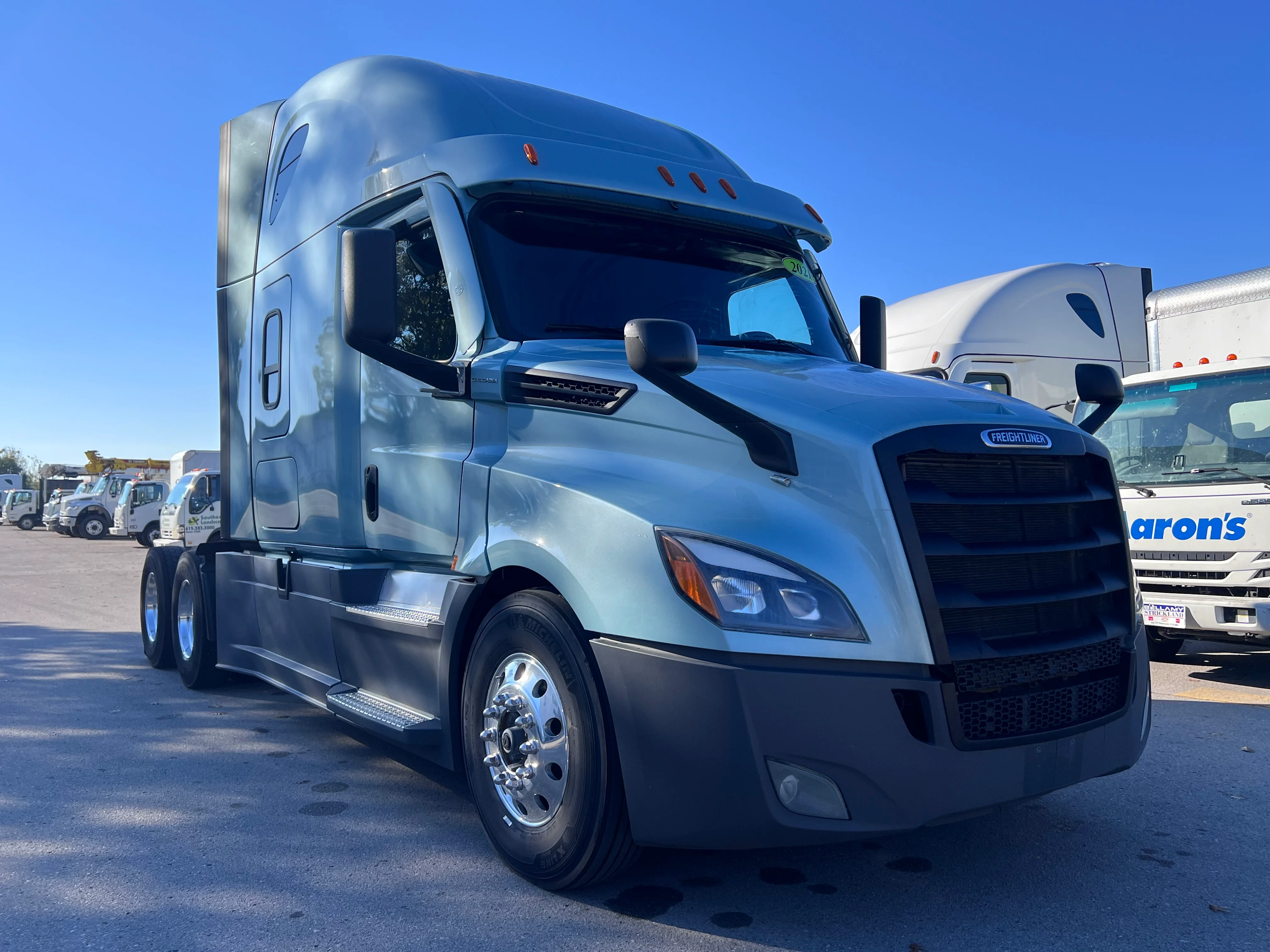2021 Freightliner Cascadia in Nashville Isuzu, TN — photo 8
